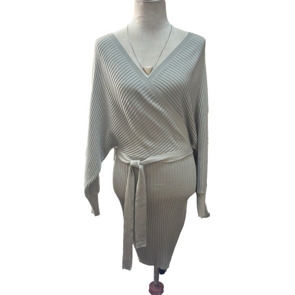 Love Tree NWOT. Sage textured deep V-neck front and back.Waist tie, size Medium. - Picture 5 of 12